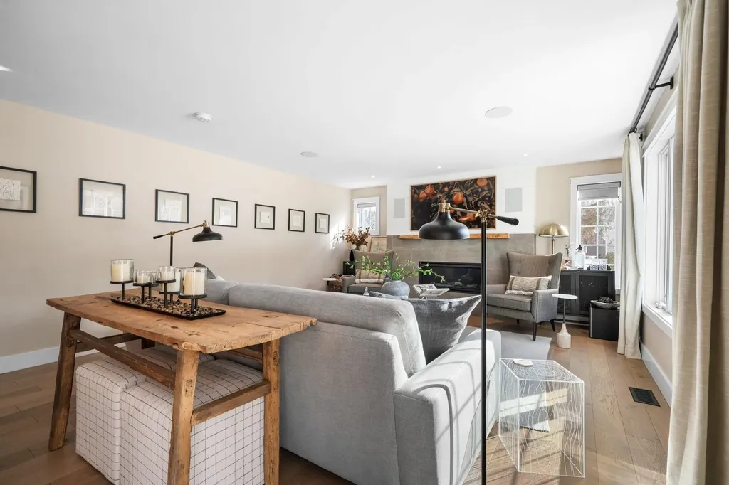 156 Straw Hill Road Manchester NH 03104