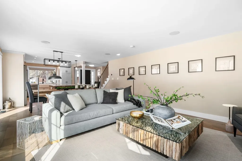 156 Straw Hill Road Manchester NH 03104