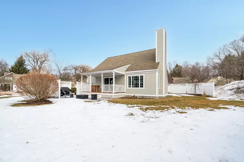 156 Straw Hill Road Manchester NH 03104