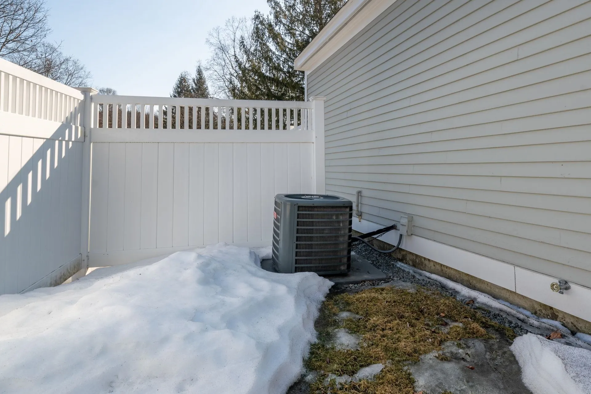 156 Straw Hill Road Manchester NH 03104