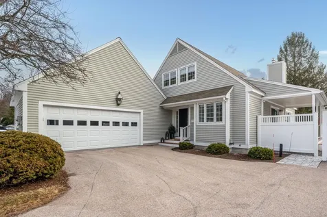 156 Straw Hill Road Manchester NH 03104