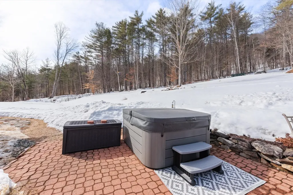 1241 Winona Road New Hampton NH 03256