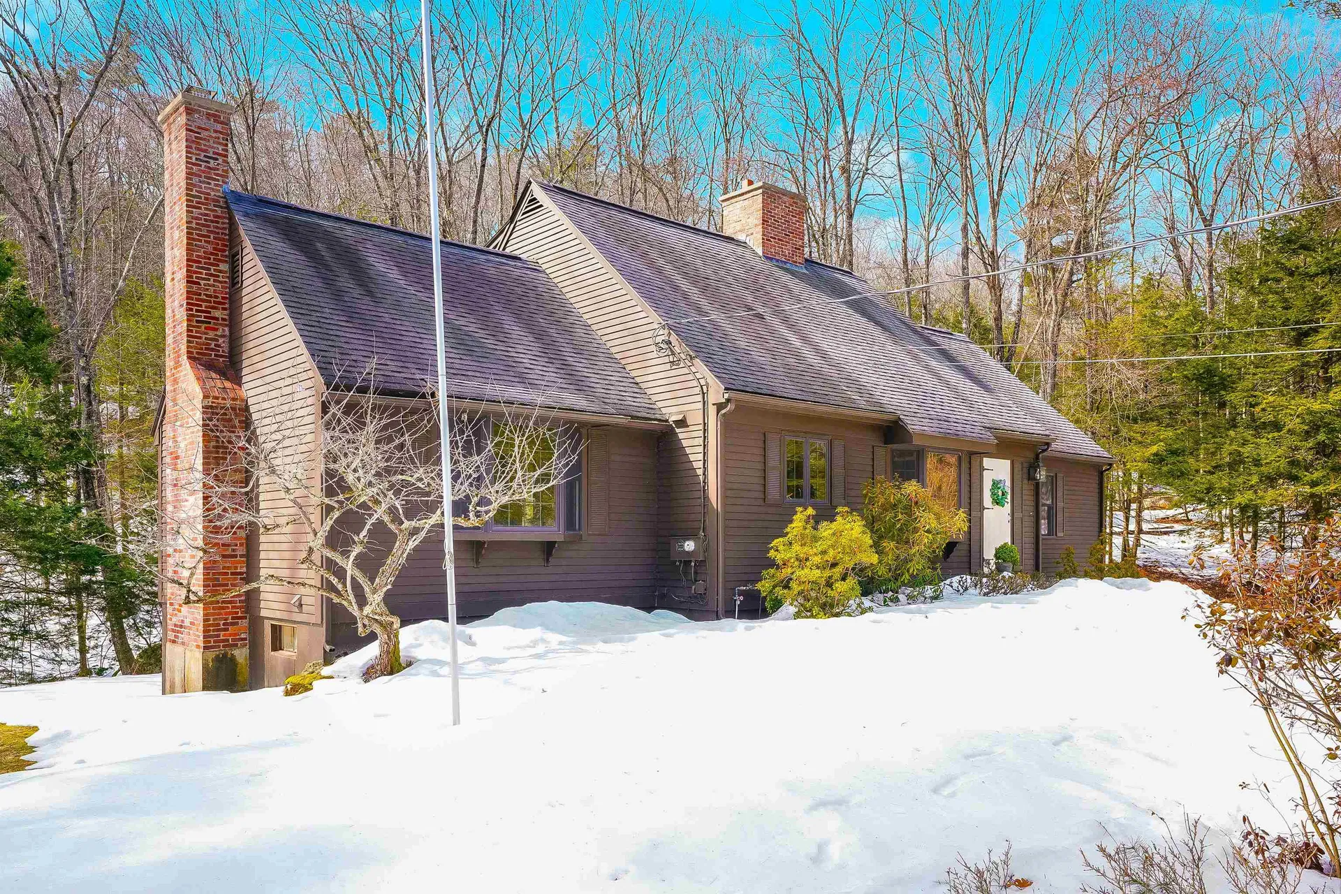 10 Nathaniel Drive Amherst NH 03031