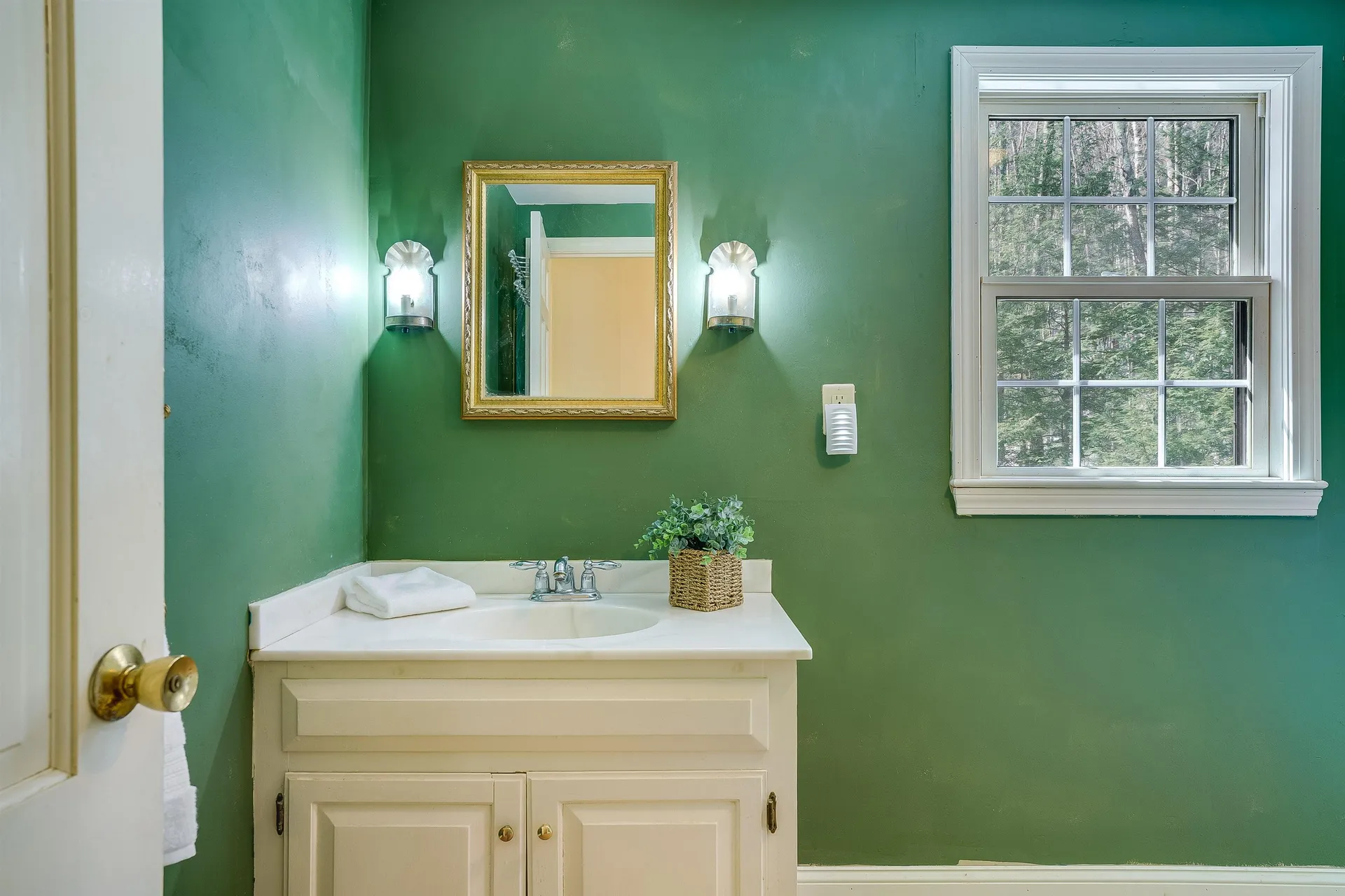 10 Nathaniel Drive Amherst NH 03031