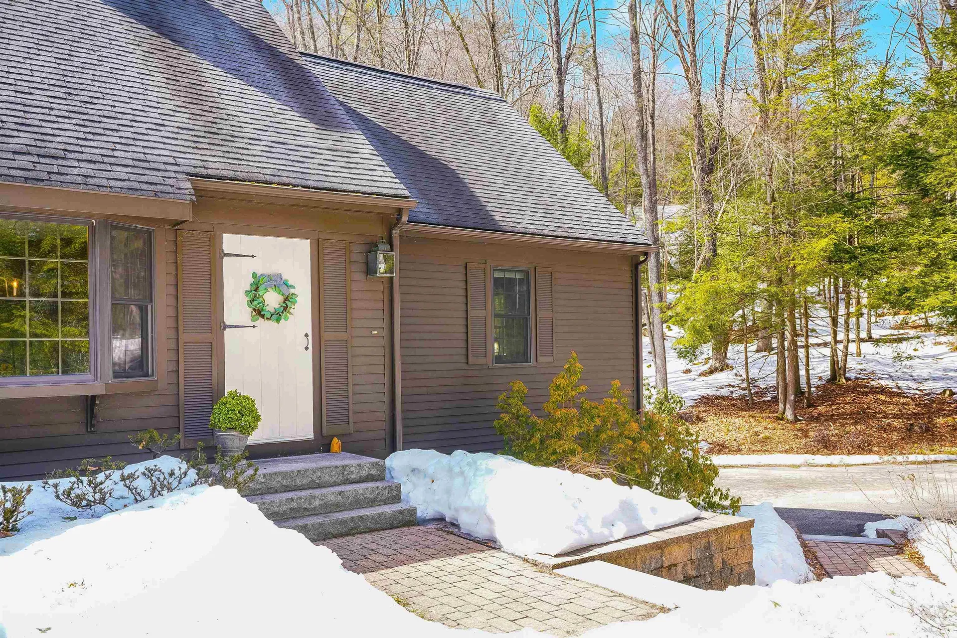 10 Nathaniel Drive Amherst NH 03031