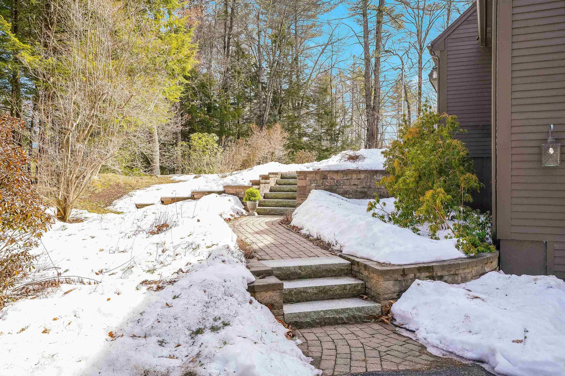 10 Nathaniel Drive Amherst NH 03031