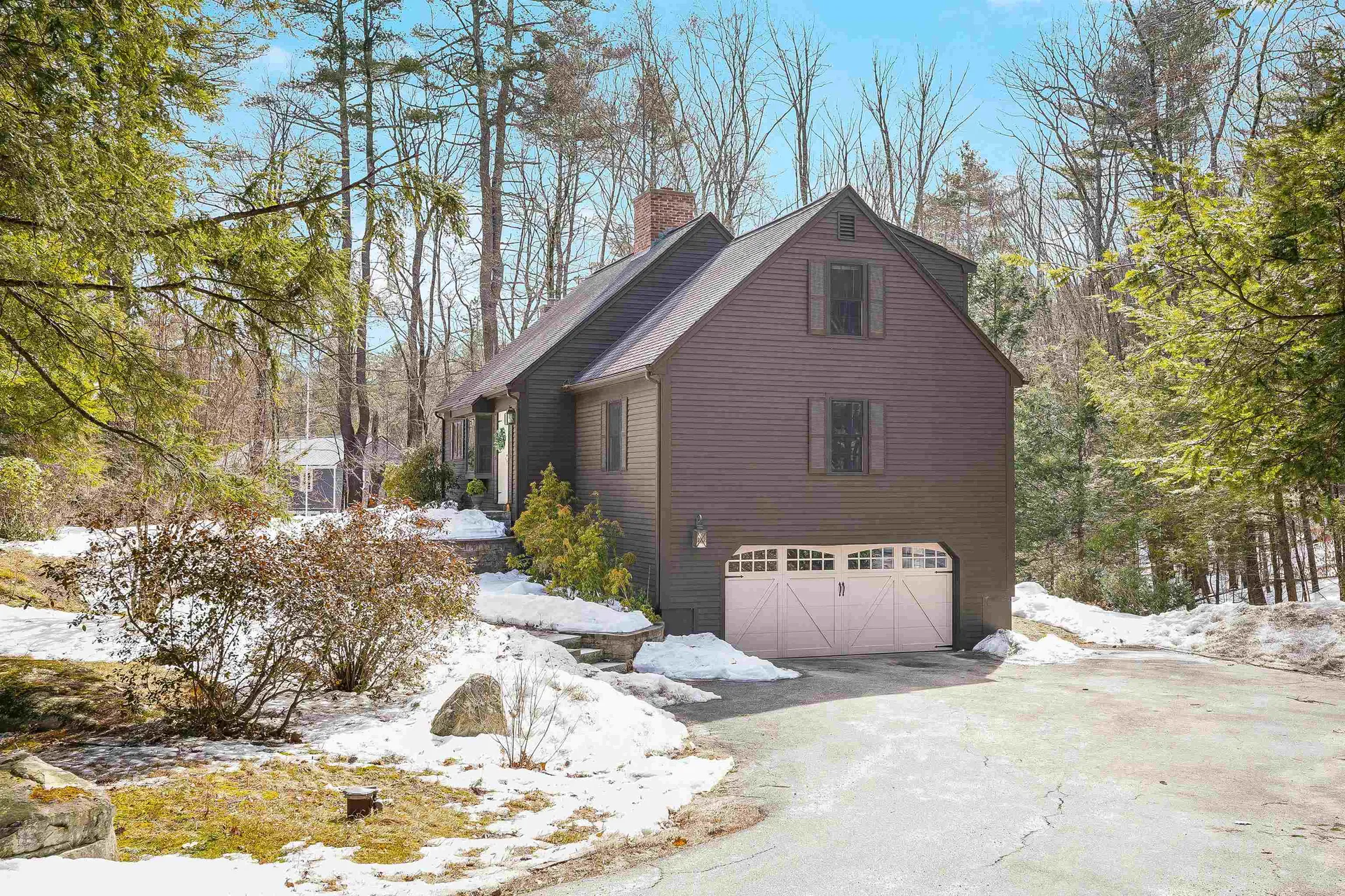 10 Nathaniel Drive Amherst NH 03031