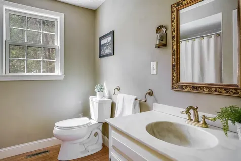 10 Nathaniel Drive Amherst NH 03031