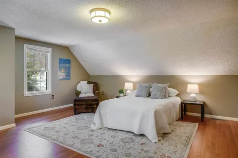 10 Nathaniel Drive Amherst NH 03031