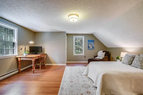 10 Nathaniel Drive Amherst NH 03031
