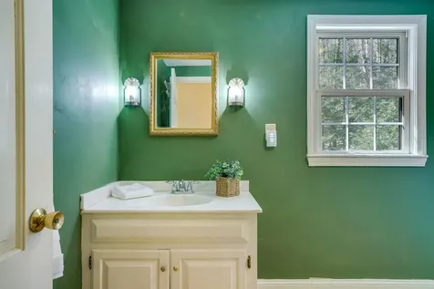 10 Nathaniel Drive Amherst NH 03031