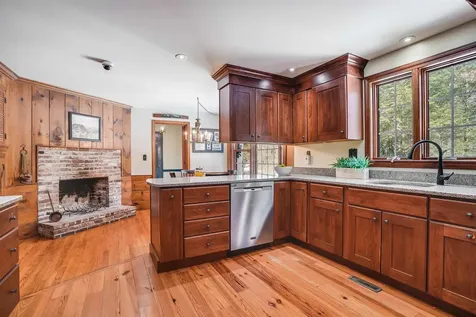 10 Nathaniel Drive Amherst NH 03031