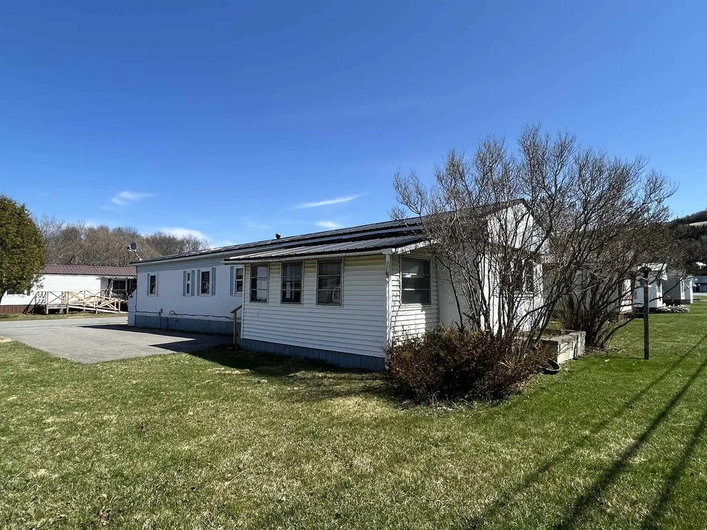 4 Cedar Street Colebrook NH 03576