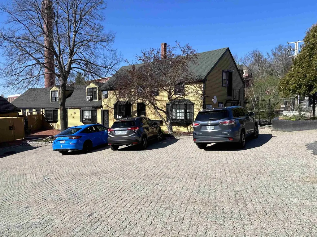 18 String Bridge Exeter NH 03833