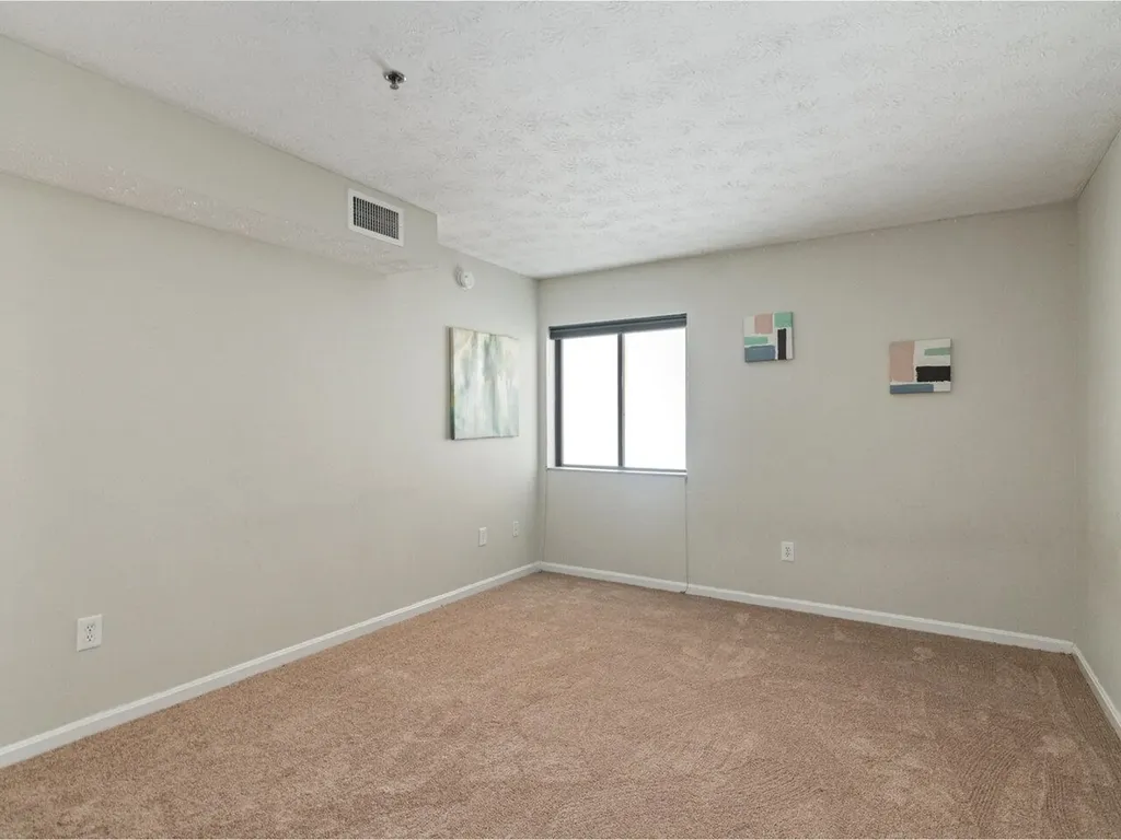 10 Kellogg Road Essex VT 05452