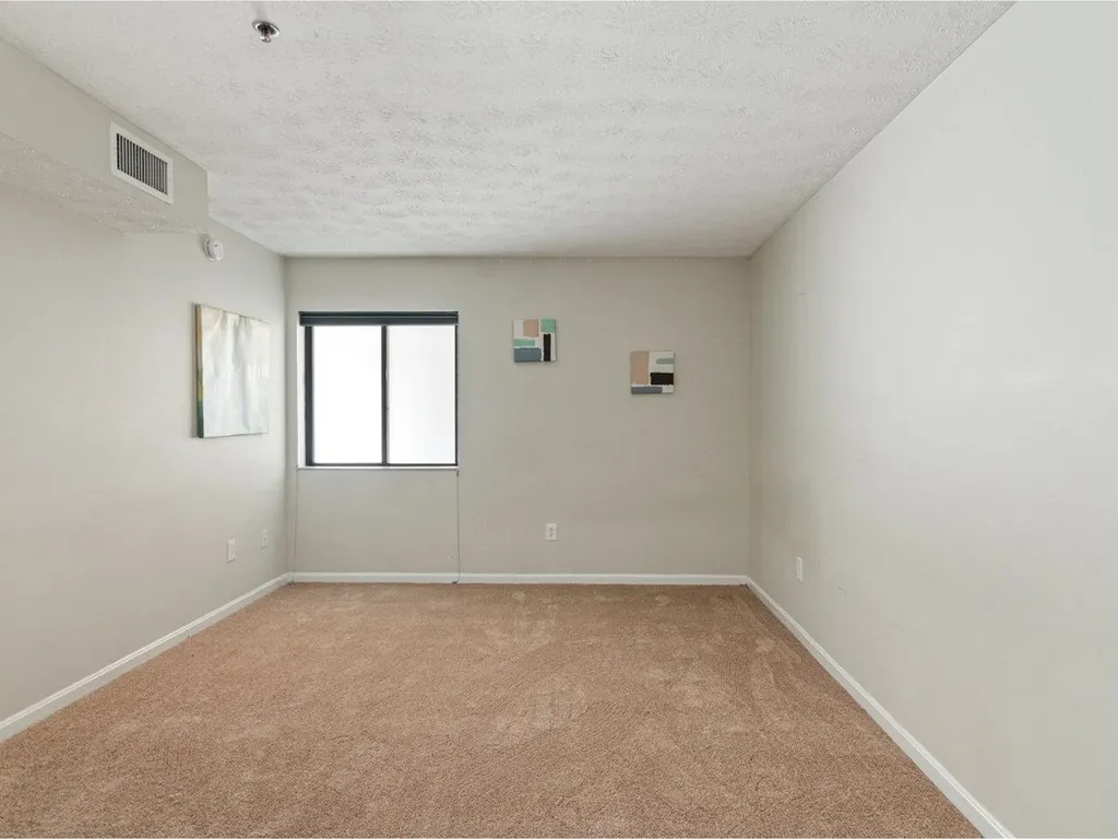 10 Kellogg Road Essex VT 05452