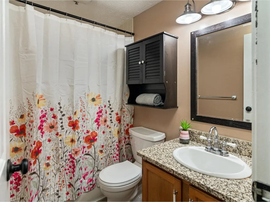 10 Kellogg Road Essex VT 05452