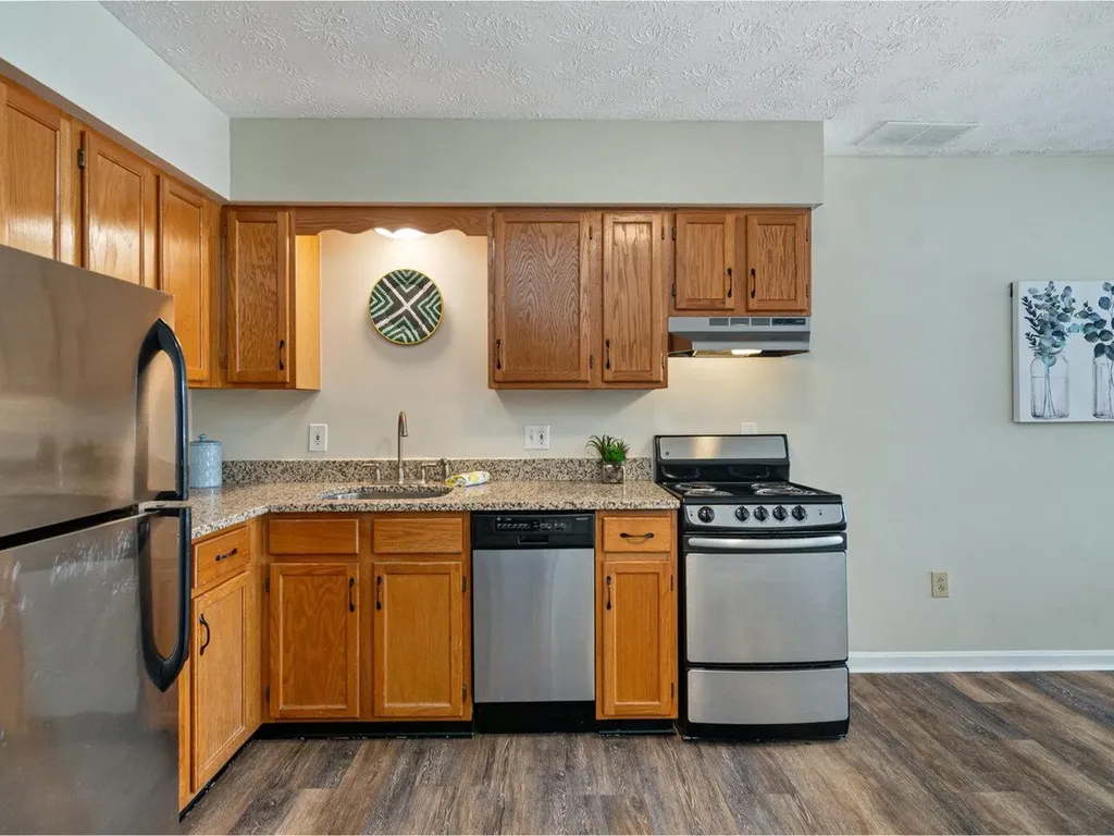 10 Kellogg Road Essex VT 05452