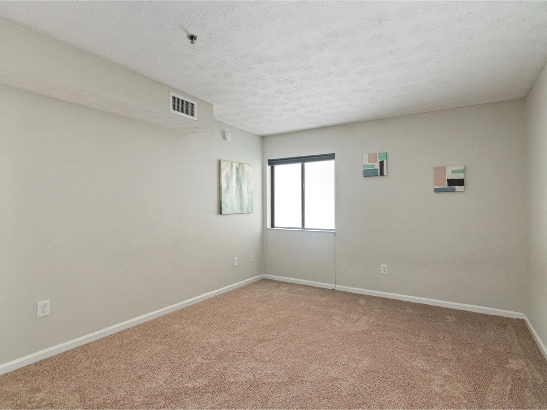 10 Kellogg Road Essex VT 05452