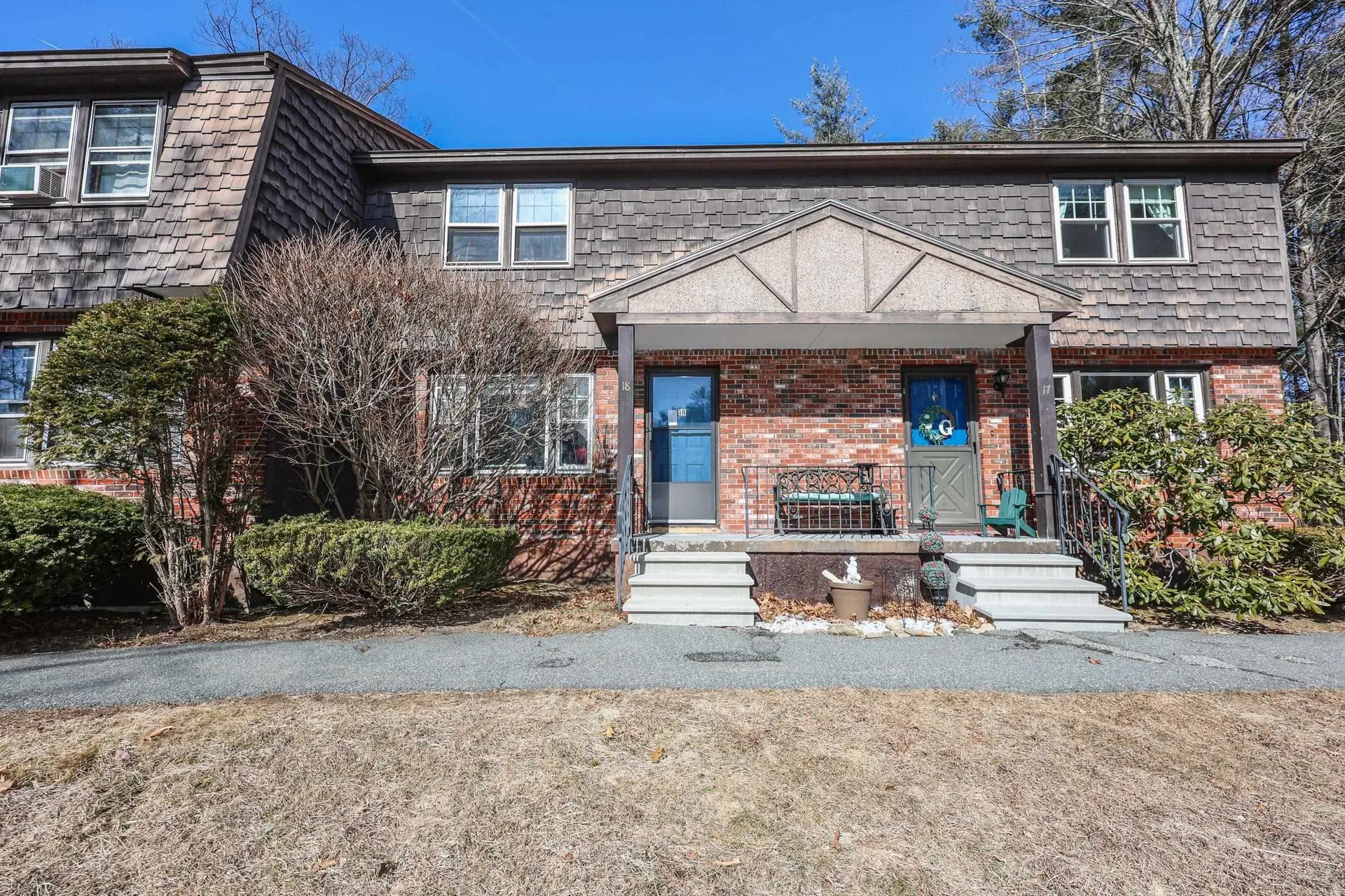 18 Midridge Circle Londonderry NH 03053