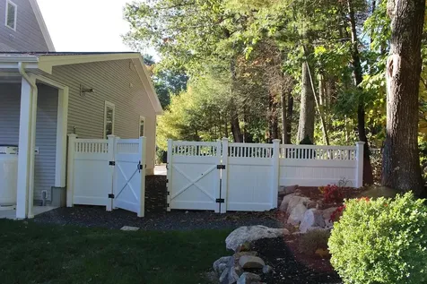 1376 Us Route 1 York ME 03902