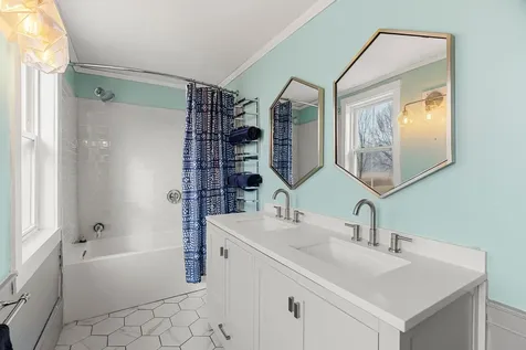 240 Main Avenue South Hampton NH 03827