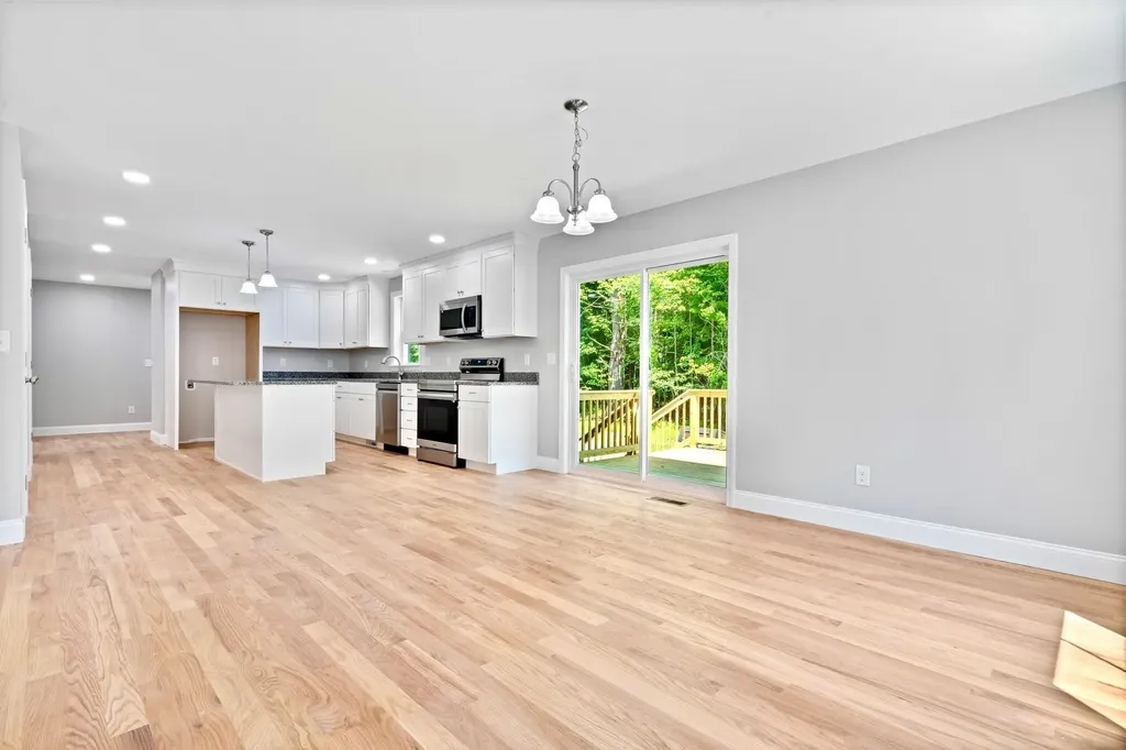 4 Lorelai Way Nashua NH 03062