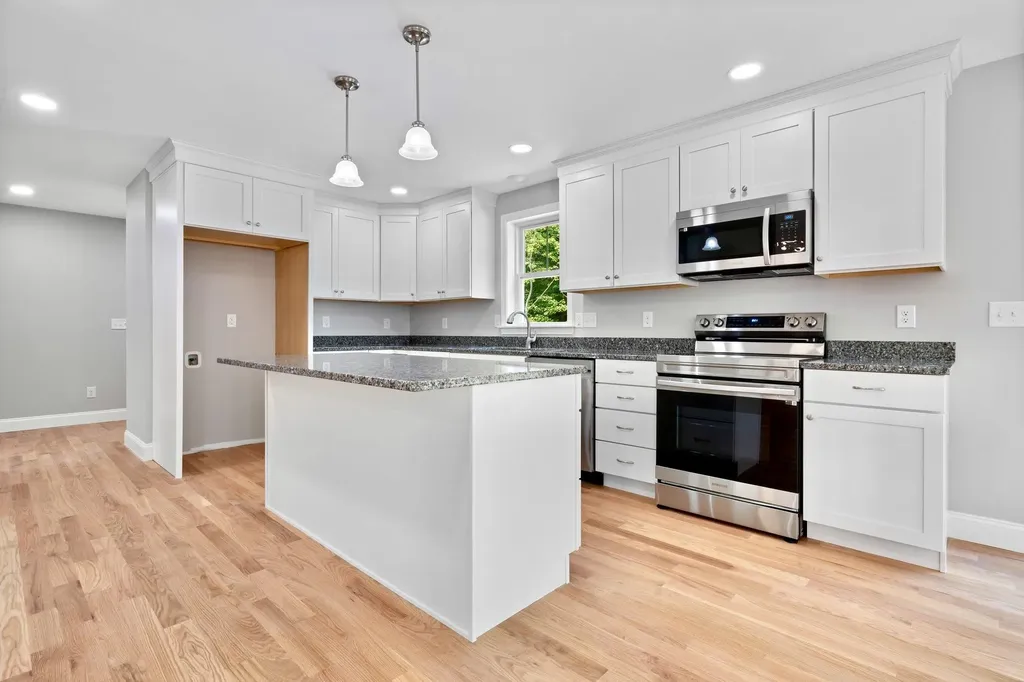 4 Lorelai Way Nashua NH 03062