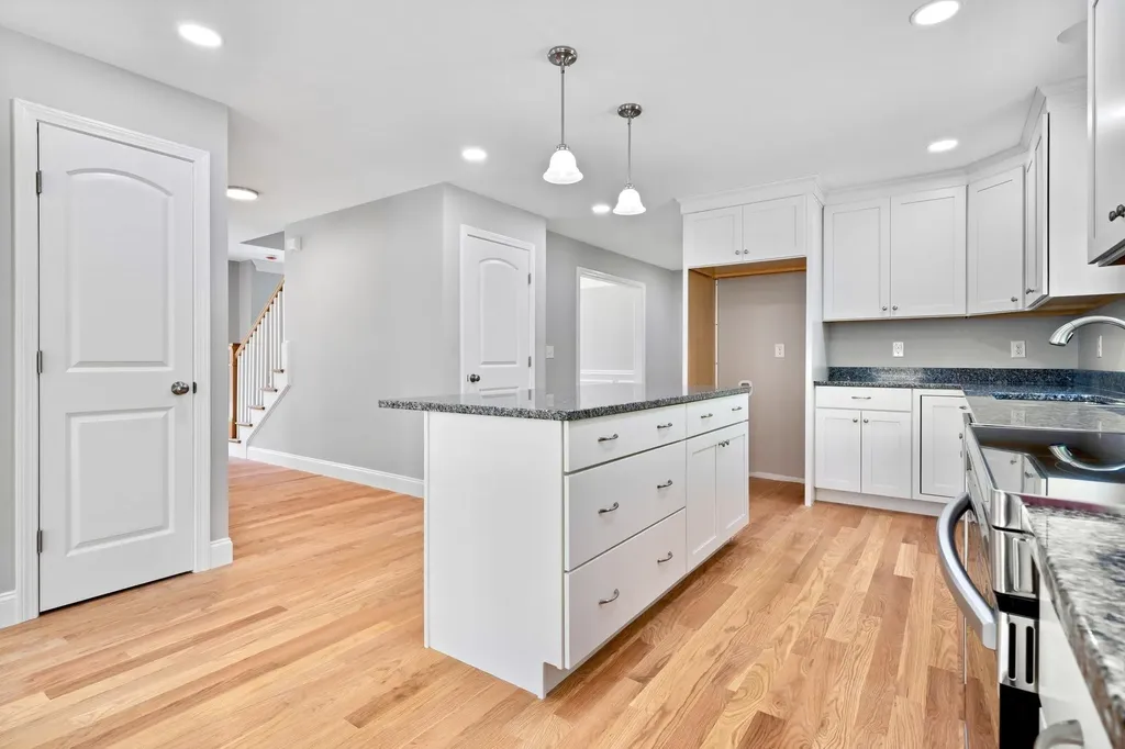 4 Lorelai Way Nashua NH 03062