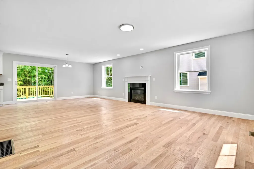 4 Lorelai Way Nashua NH 03062