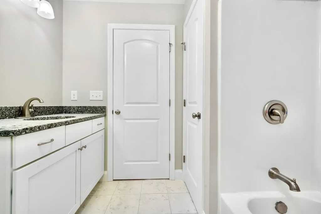 4 Lorelai Way Nashua NH 03062