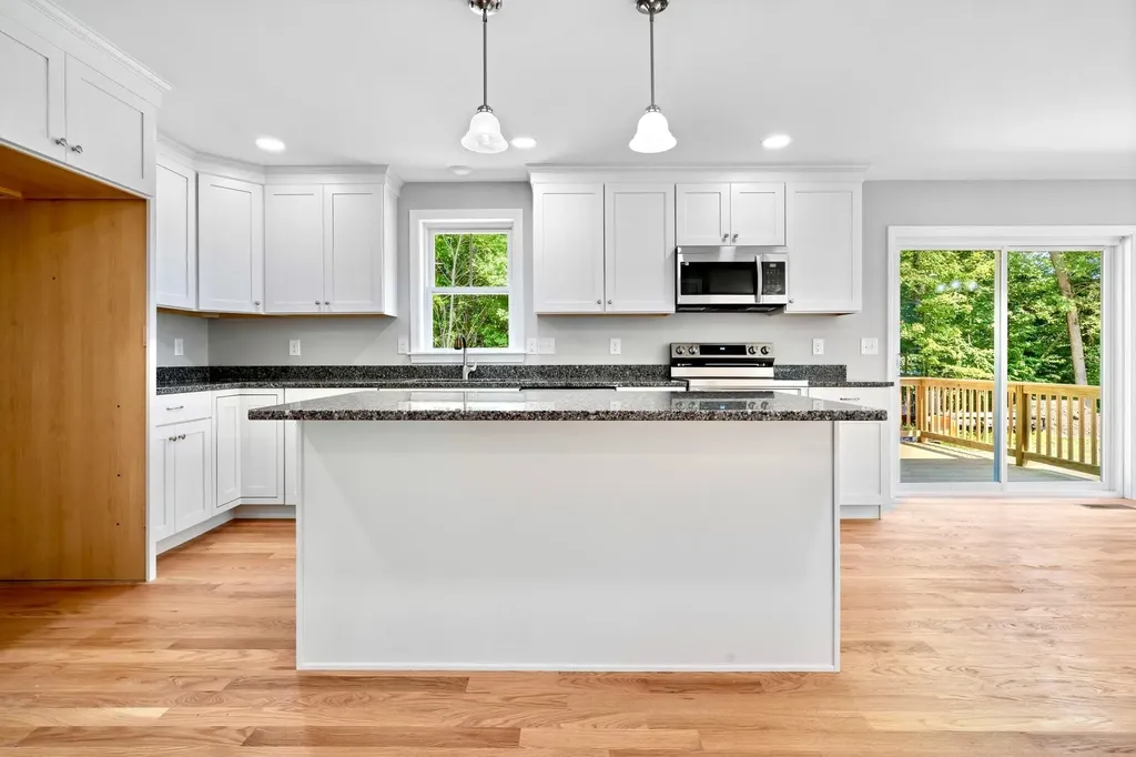 4 Lorelai Way Nashua NH 03062