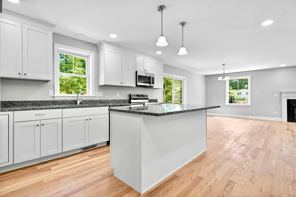 4 Lorelai Way Nashua NH 03062