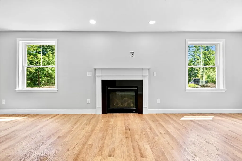 4 Lorelai Way Nashua NH 03062