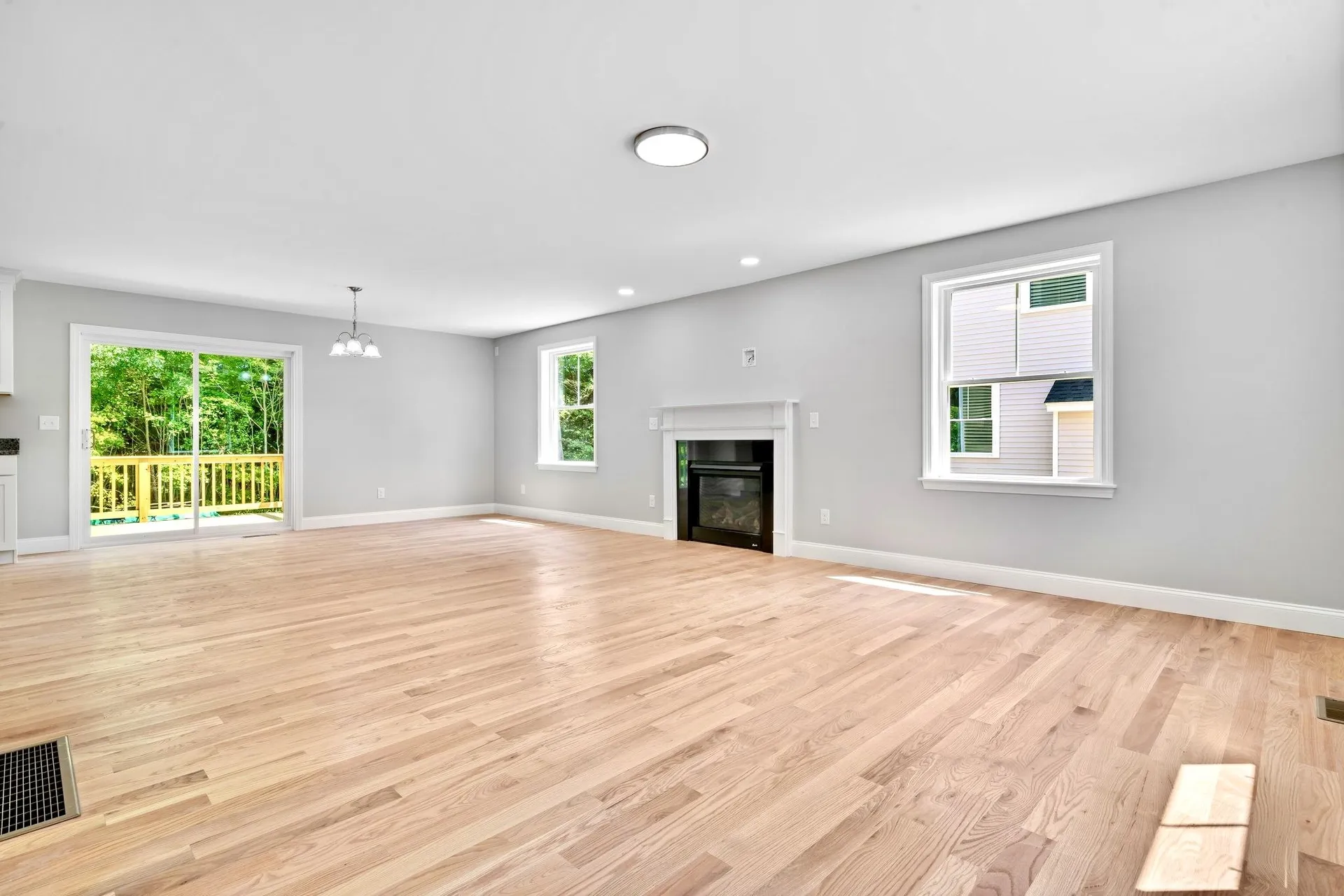 4 Lorelai Way Nashua NH 03062