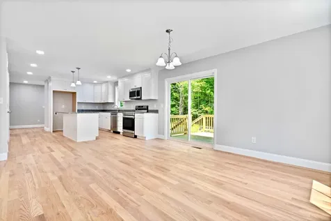 4 Lorelai Way Nashua NH 03062