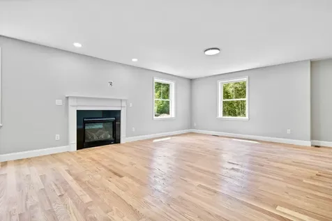 4 Lorelai Way Nashua NH 03062