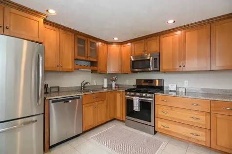 27 Seaver Brook Lane Plaistow NH 03865