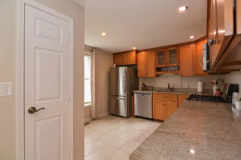 27 Seaver Brook Lane Plaistow NH 03865