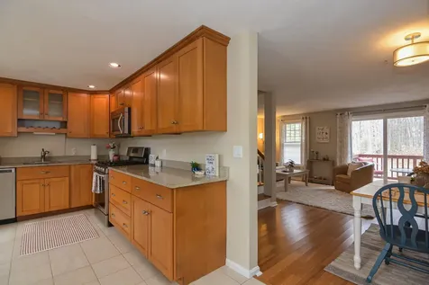 27 Seaver Brook Lane Plaistow NH 03865