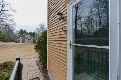 27 Seaver Brook Lane Plaistow NH 03865