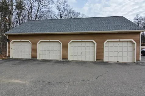 27 Seaver Brook Lane Plaistow NH 03865