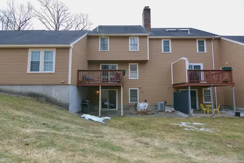 27 Seaver Brook Lane Plaistow NH 03865