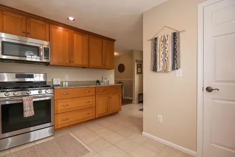 27 Seaver Brook Lane Plaistow NH 03865