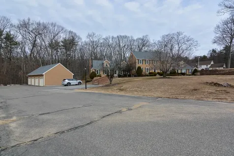 27 Seaver Brook Lane Plaistow NH 03865