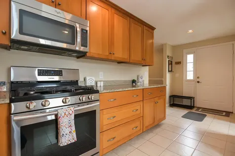 27 Seaver Brook Lane Plaistow NH 03865