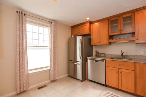 27 Seaver Brook Lane Plaistow NH 03865