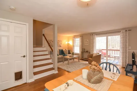 27 Seaver Brook Lane Plaistow NH 03865