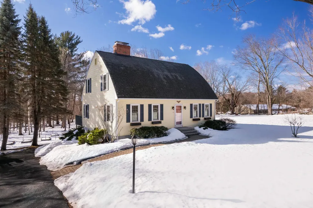 134 Kensington Road Hampton Falls NH 03844