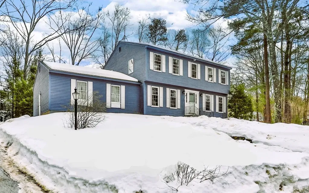 29 Camelot Place Manchester NH 03104